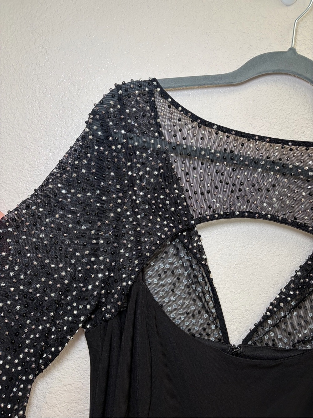 NWT Betsy & Adam Womens
Black Beaded Embellished
Cutout Long Sleeve Gown Sz 14 P - Picture 7 of 14